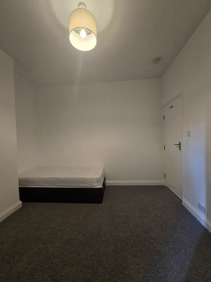 Room Leigh Road in Greater London