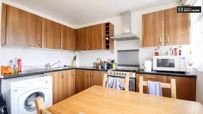 Flat Commercial Road in Greater London