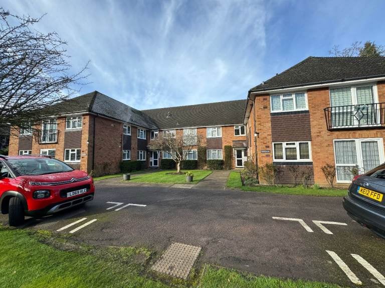 Flat Westfield Park in Greater London