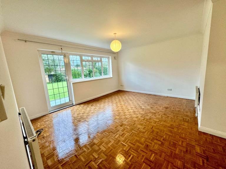 Flat Westfield Park in Greater London