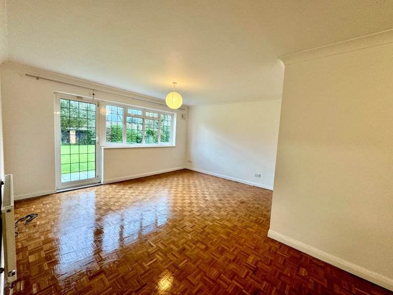 Flat Westfield Park in Greater London