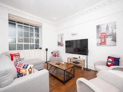 Flat East Passage in City of London