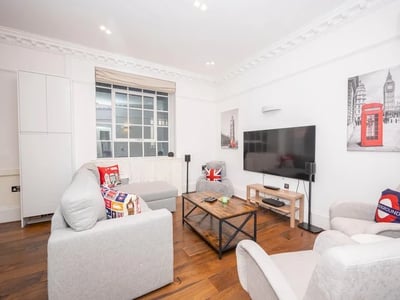 Flat East Passage in City of London