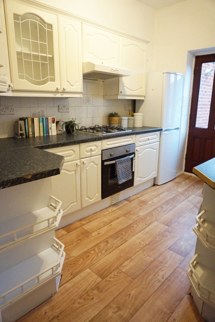 Flat Bolingbroke Street in Newcastle upon Tyne