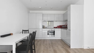 Flat Vauxhall Bridge Road in City of Westminster
