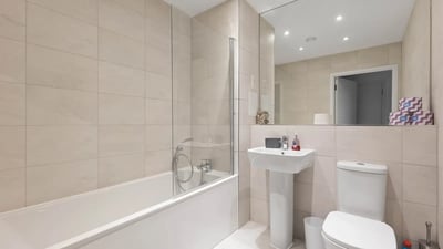 Flat Vauxhall Bridge Road in City of Westminster