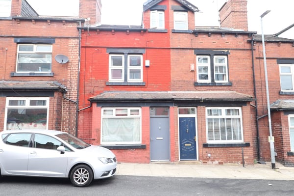 House Back Athlone Avenue in Leeds