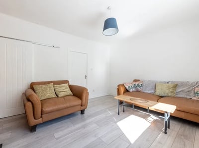 Flat Stenhouse Avenue West in City of Edinburgh
