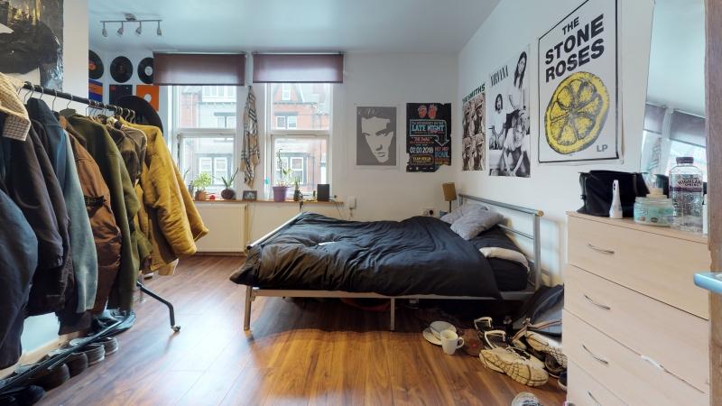 Room Manor Drive in Leeds