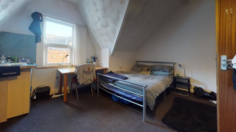 Room Manor Drive in Leeds