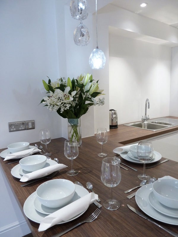 Room Poplar Close in Crawley