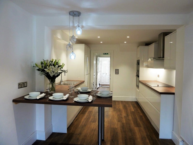 Room Poplar Close in Crawley