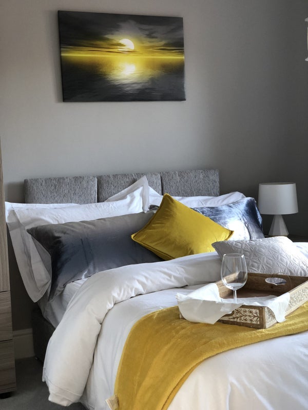 Room Poplar Close in Crawley