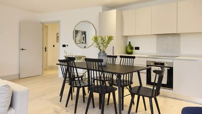 Flat Aintree Street in Greater London