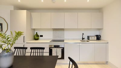 Flat Aintree Street in Greater London