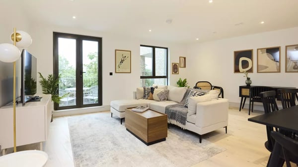 Flat Aintree Street in Greater London