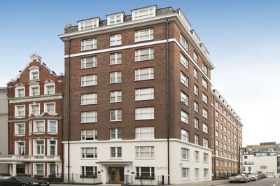 Flat Hill Street in City of Westminster