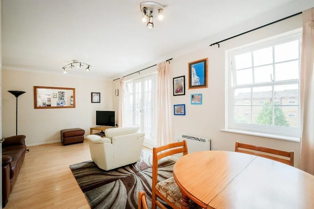 Flat Queensberry Place in Greater London