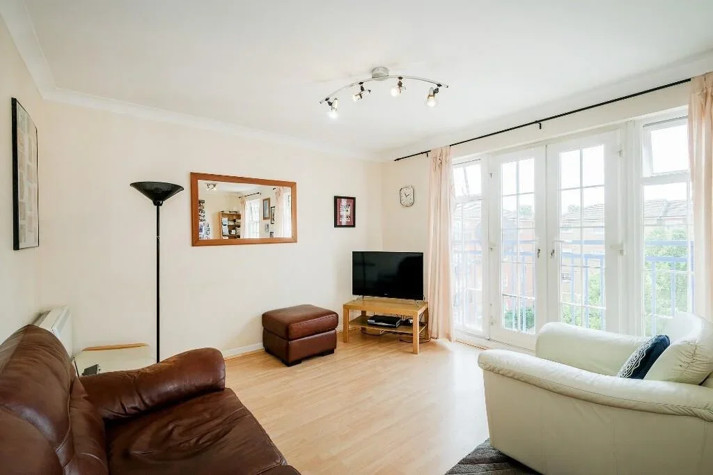 Flat Queensberry Place in Greater London