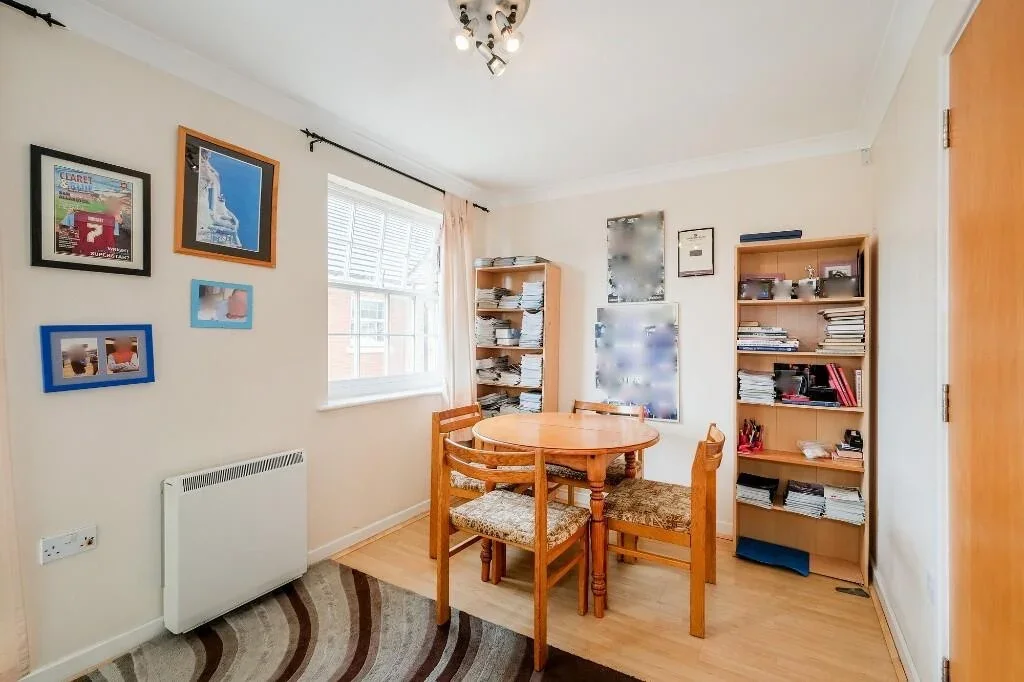 Flat Queensberry Place in Greater London