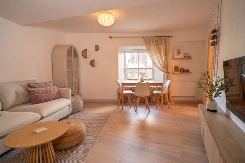 Room Links Lane in City of Edinburgh