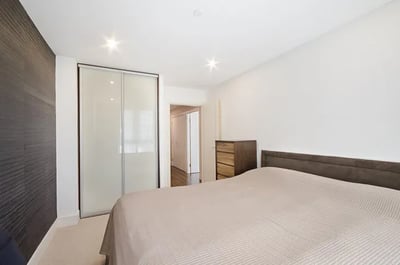 Flat Canter Way in Greater London
