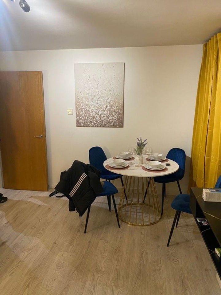 Flat Parnell Road in Greater London