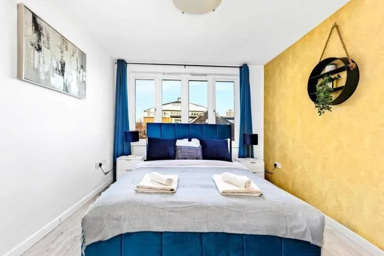 Flat Parnell Road in Greater London