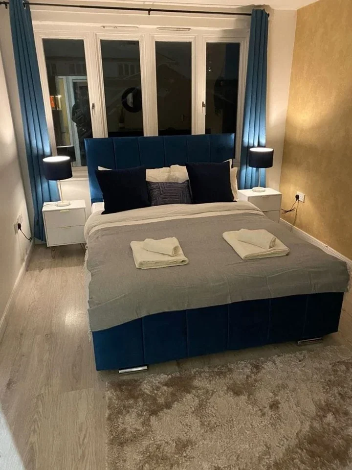 Flat Parnell Road in Greater London