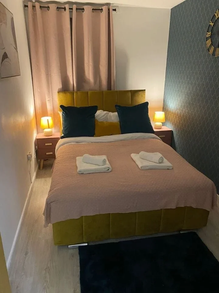 Flat Parnell Road in Greater London