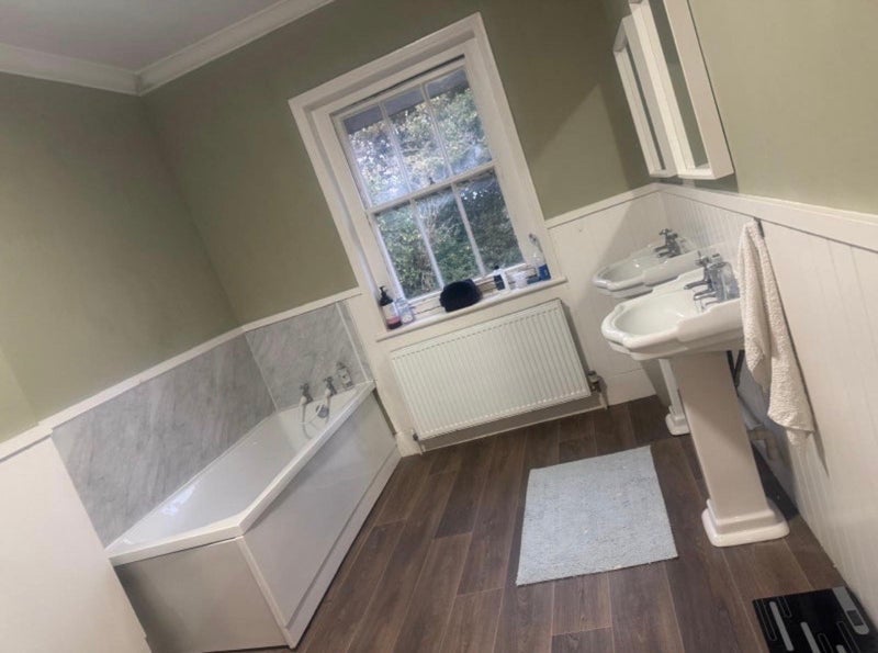 Room Beech Farm Road in Woldingham