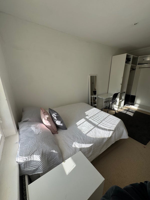 Room Beech Farm Road in Woldingham