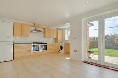 House Hadleigh Close in St Albans