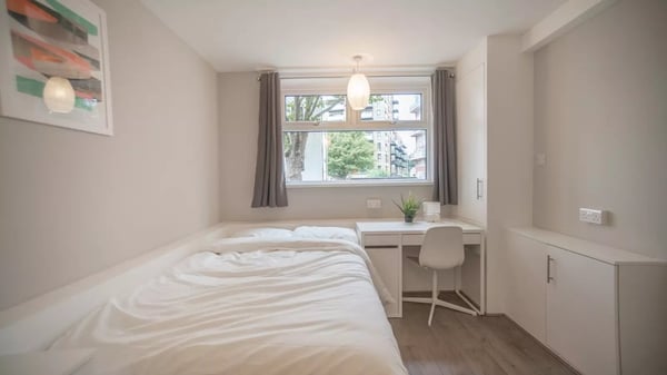 Room Cambridge Heath Road in Greater London