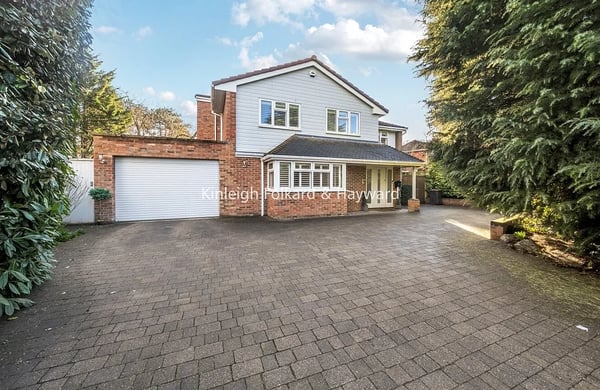 House Serviden Drive in Greater London
