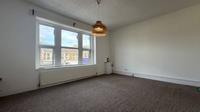 Flat Sandy Park Road in Bristol