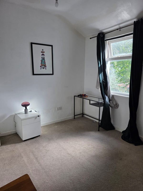 Room Mina Road in Bristol