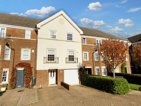 House Kings Hill Avenue in Tonbridge and Malling