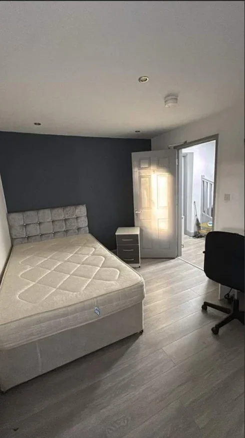Room Greenshaw in Brentwood
