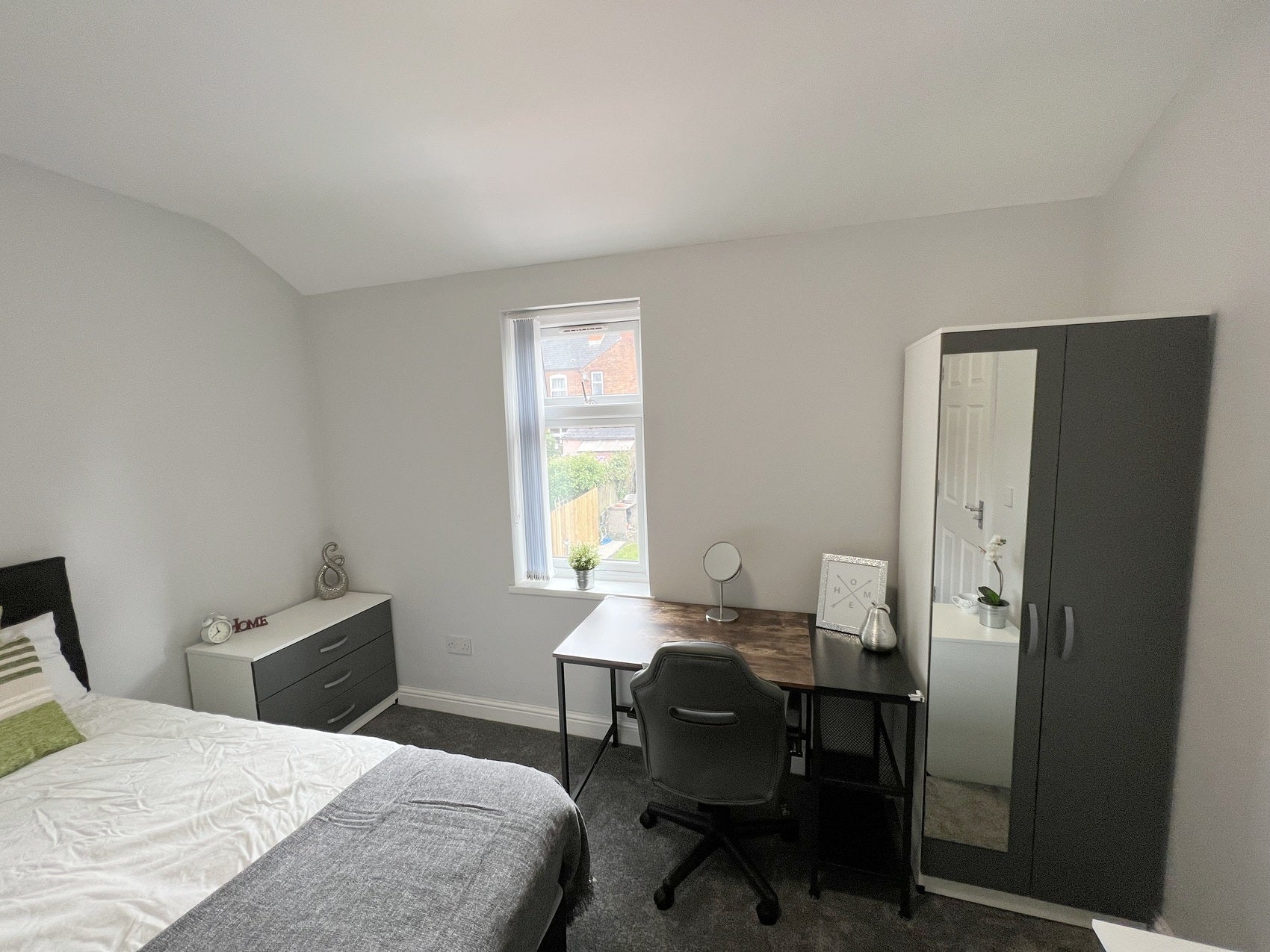 Room Salisbury Road in Birmingham