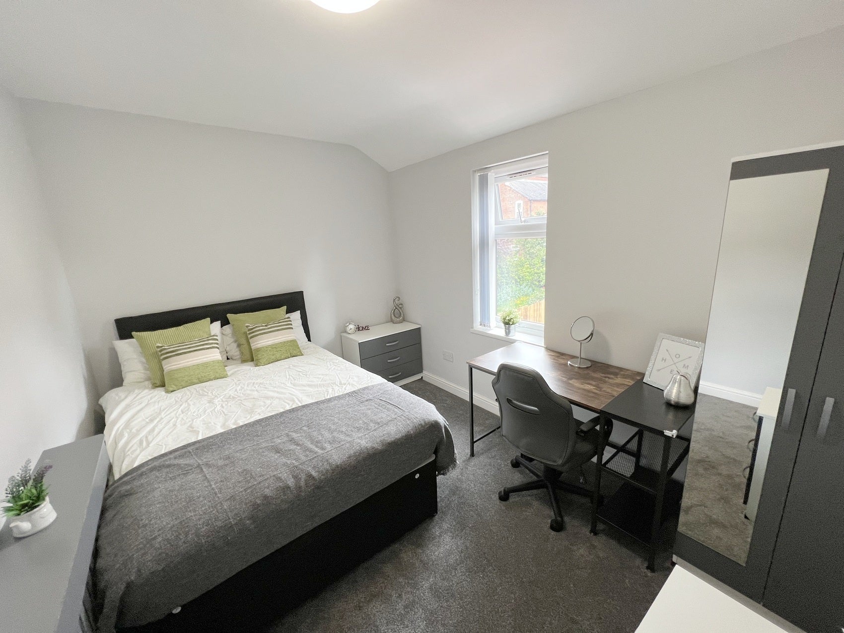 Room Salisbury Road in Birmingham