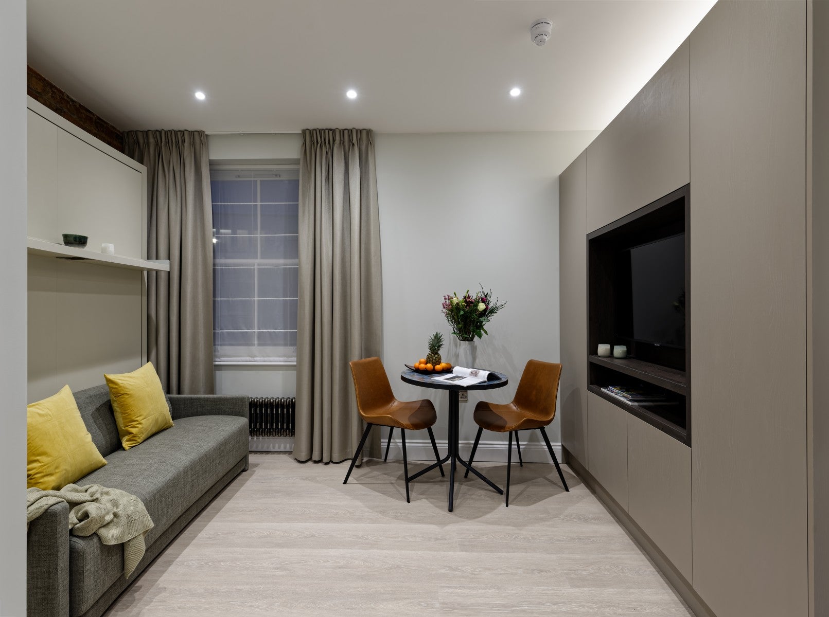 Flat Emperor's Gate in Greater London