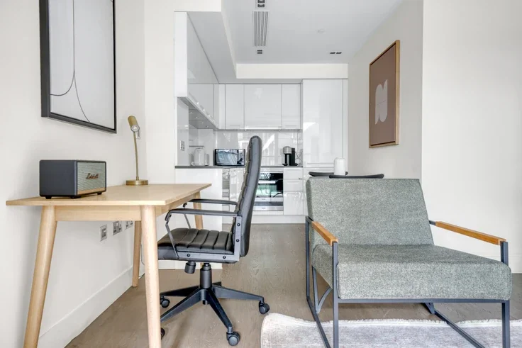 Flat Radnor Terrace in Greater London