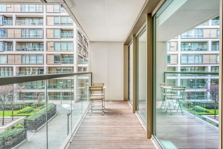 Flat Radnor Terrace in Greater London