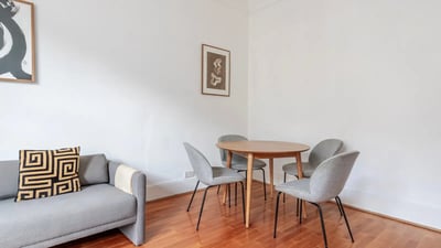 Flat Drayton Gardens in Greater London