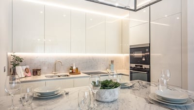 Flat Ponton Road in Greater London