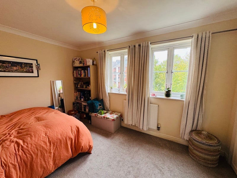 Room Bewley Street in Greater London