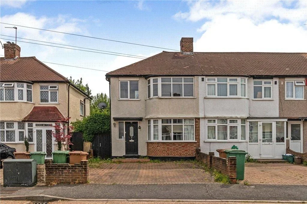 House Alexandra Avenue in Greater London