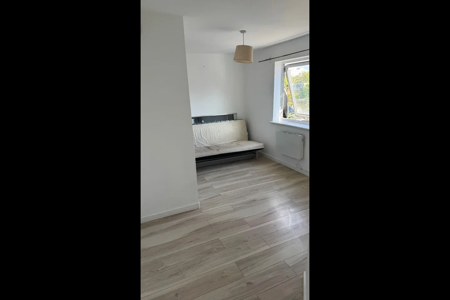 Flat St James Road in Greater London