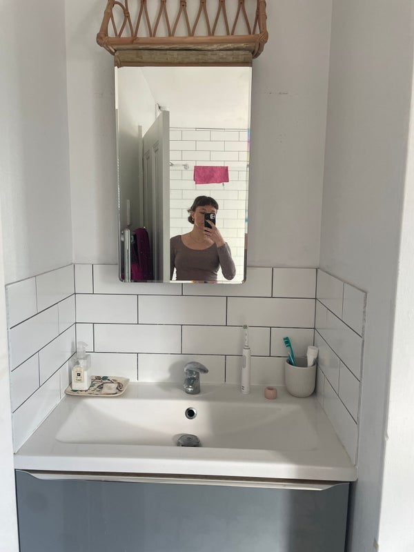Room Roding Road in Greater London